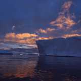 �Non dimenticher� mai tramonti come quello ammirato vicino all'isola Siple - incalza Giuseppe -, luogo chiamato dai marinai "il cimitero degli iceberg": � stato spettacolare vedere la luce arancione del sole basso dietro quegli enormi blocchi di ghiaccio�

